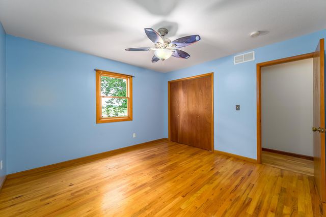 829 N Greenwich Rd, Belle Plaine, KS 67013