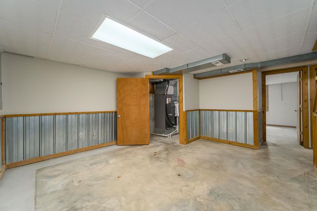 829 N Greenwich Rd, Belle Plaine, KS 67013