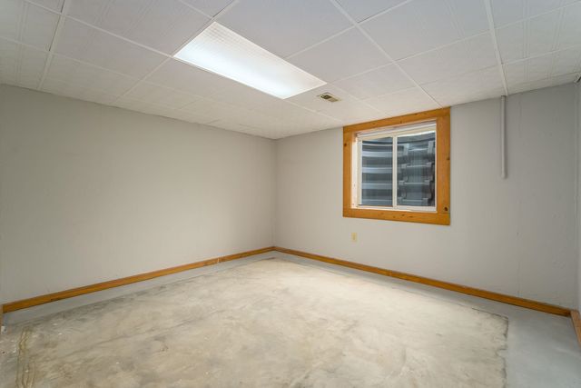 829 N Greenwich Rd, Belle Plaine, KS 67013