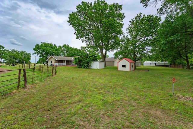 829 N Greenwich Rd, Belle Plaine, KS 67013