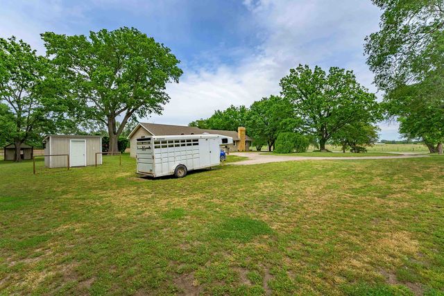 829 N Greenwich Rd, Belle Plaine, KS 67013