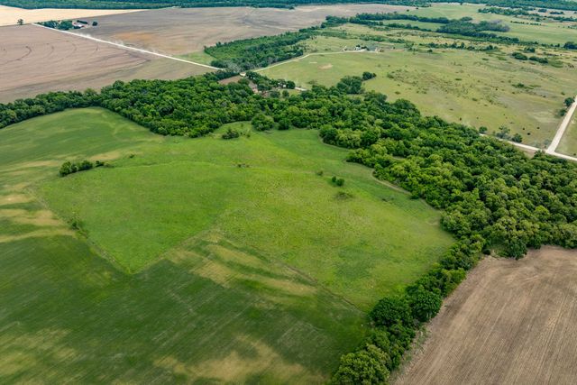 829 N Greenwich Rd, Belle Plaine, KS 67013