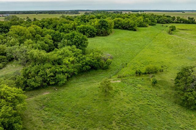 829 N Greenwich Rd, Belle Plaine, KS 67013