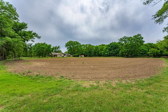829 N Greenwich Rd, Belle Plaine, KS 67013