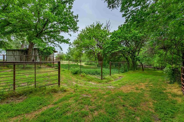 829 N Greenwich Rd, Belle Plaine, KS 67013