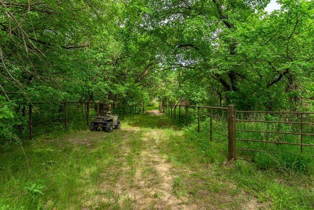 829 N Greenwich Rd, Belle Plaine, KS 67013