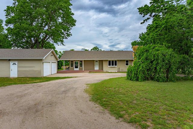 829 N Greenwich Rd, Belle Plaine, KS 67013