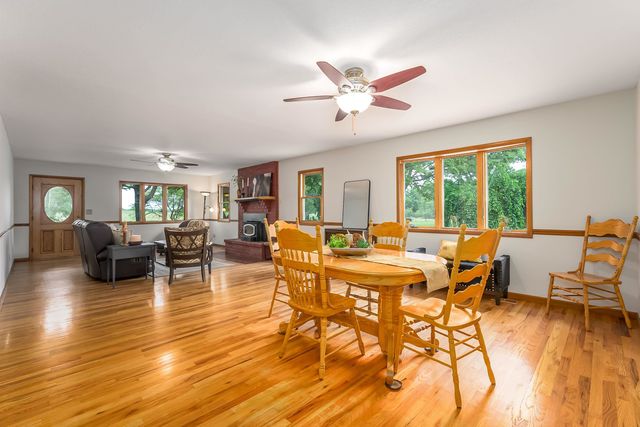 829 N Greenwich Rd, Belle Plaine, KS 67013