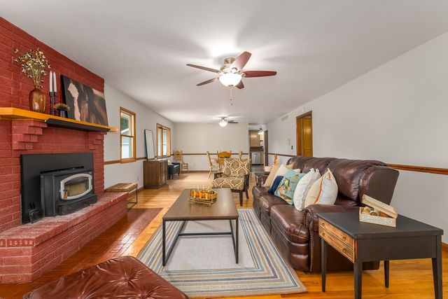 829 N Greenwich Rd, Belle Plaine, KS 67013