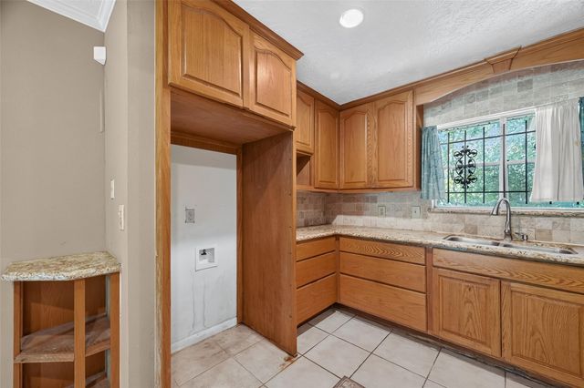 8428 Swiftwater Lane, Houston, TX 77075