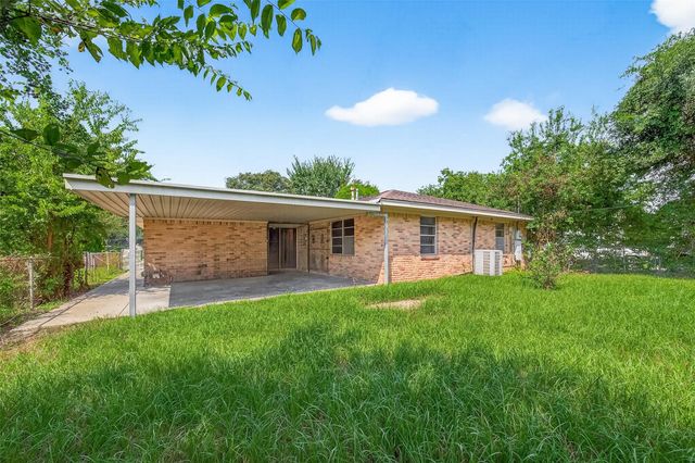 8428 Swiftwater Lane, Houston, TX 77075