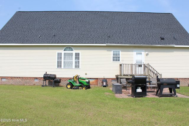3274 Quail Pointe Drive, Greenville, NC 27858