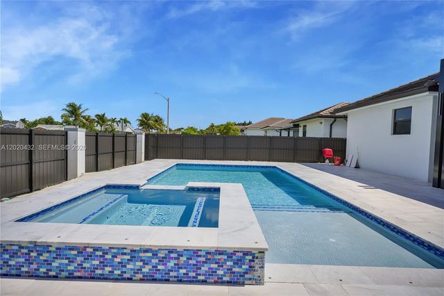 19419 SW 124th Ct, Miami, FL 33177