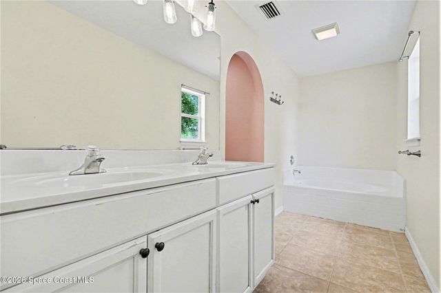 1640 Vista Lake Circle, Melbourne, FL 32904