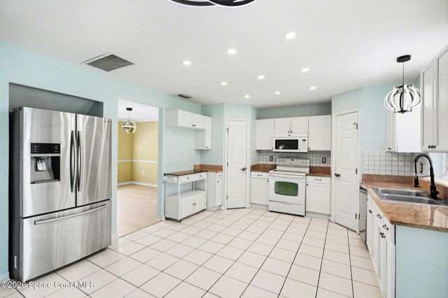 1640 Vista Lake Circle, Melbourne, FL 32904