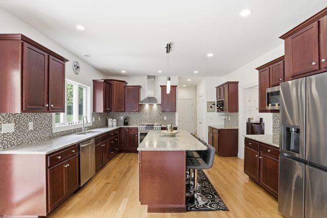 9 Boxwood Rd, Westford, MA 01886