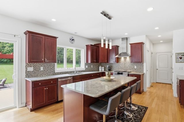 9 Boxwood Rd, Westford, MA 01886