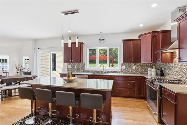 9 Boxwood Rd, Westford, MA 01886