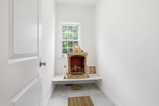 9 Boxwood Rd, Westford, MA 01886