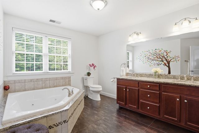 9 Boxwood Rd, Westford, MA 01886