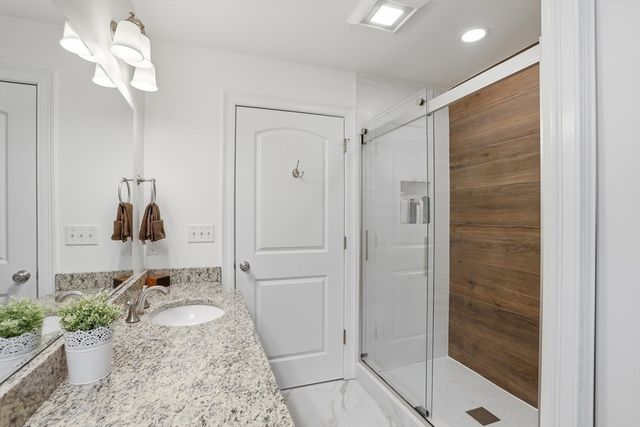 9 Boxwood Rd, Westford, MA 01886