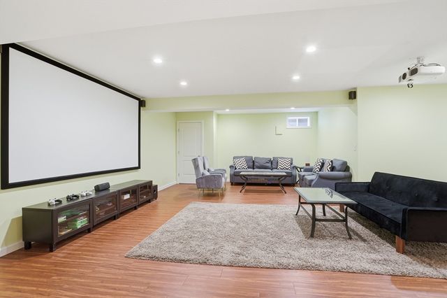 9 Boxwood Rd, Westford, MA 01886
