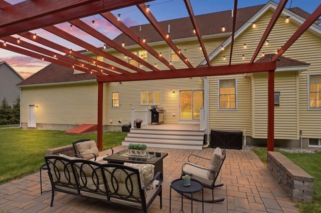 9 Boxwood Rd, Westford, MA 01886