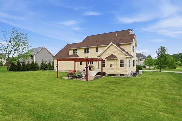 9 Boxwood Rd, Westford, MA 01886
