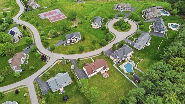 9 Boxwood Rd, Westford, MA 01886