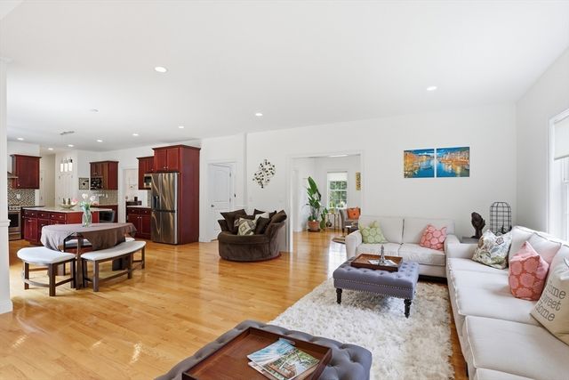 9 Boxwood Rd, Westford, MA 01886