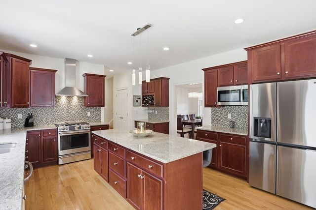 9 Boxwood Rd, Westford, MA 01886