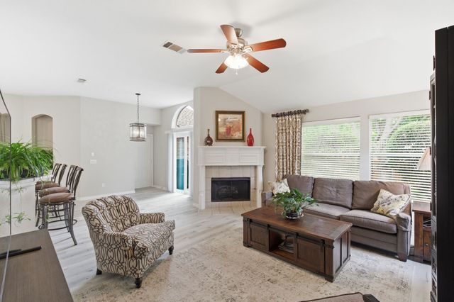 437 Crestview Point Drive, Lewisville, TX 75067