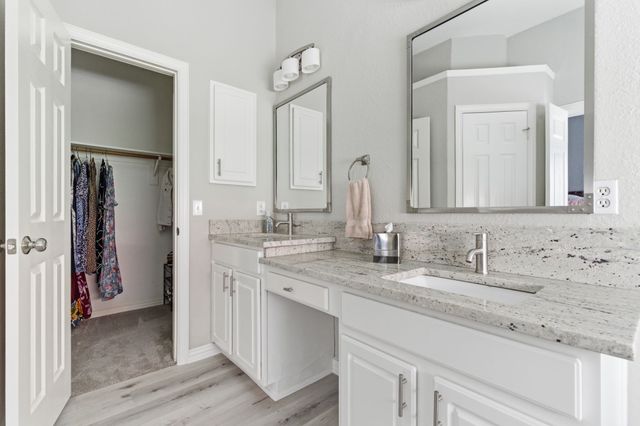 437 Crestview Point Drive, Lewisville, TX 75067