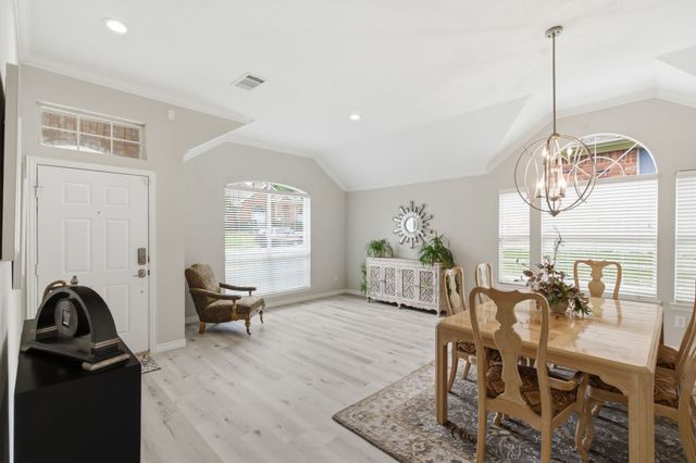 437 Crestview Point Drive, Lewisville, TX 75067
