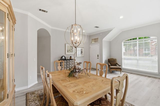 437 Crestview Point Drive, Lewisville, TX 75067