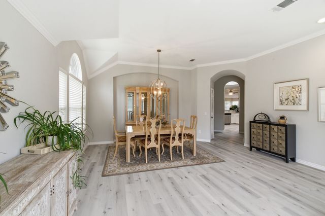437 Crestview Point Drive, Lewisville, TX 75067