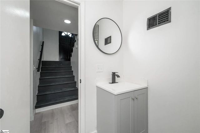 105 Foxhall Court, Easley, SC 29640