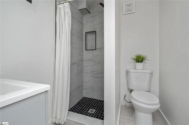 105 Foxhall Court, Easley, SC 29640