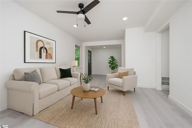 105 Foxhall Court, Easley, SC 29640