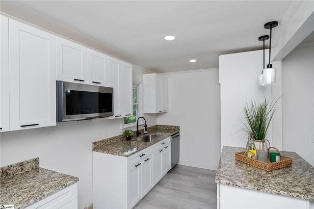 105 Foxhall Court, Easley, SC 29640