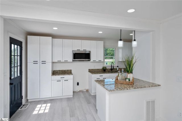 105 Foxhall Court, Easley, SC 29640