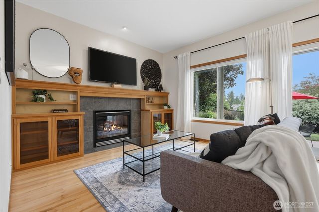 2297 NE Thistle Court, Poulsbo, WA 98370