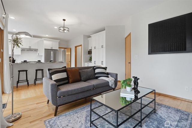 2297 NE Thistle Court, Poulsbo, WA 98370