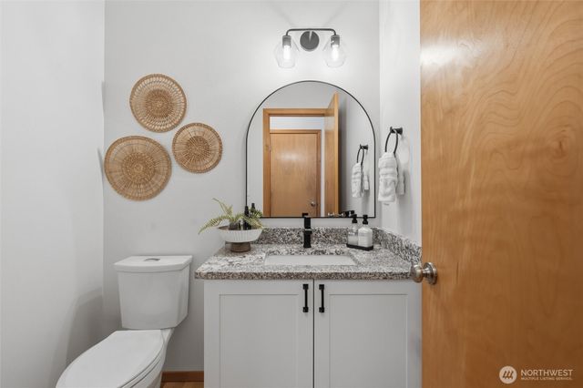 2297 NE Thistle Court, Poulsbo, WA 98370