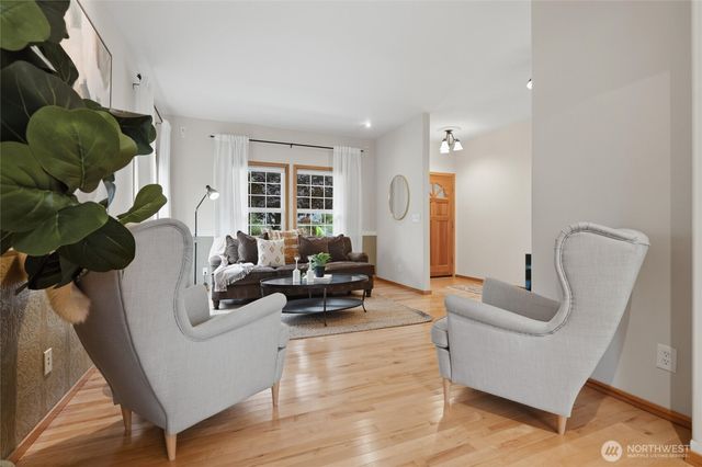 2297 NE Thistle Court, Poulsbo, WA 98370