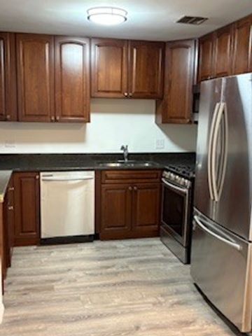 22A Kingery Quarter 202, Willowbrook, IL 60527