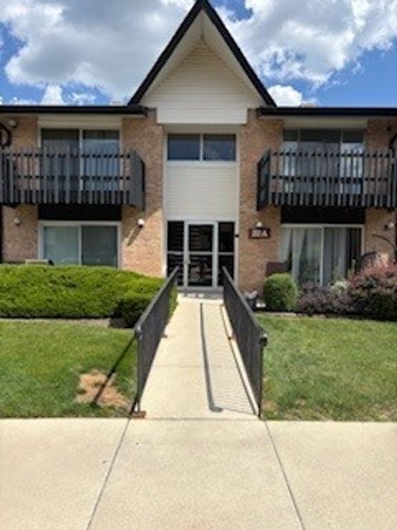 22A Kingery Quarter 202, Willowbrook, IL 60527