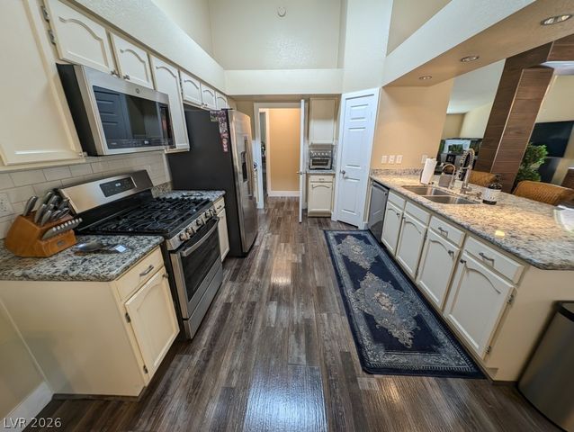 7435 Falcon Rock Drive, Las Vegas, NV 89123