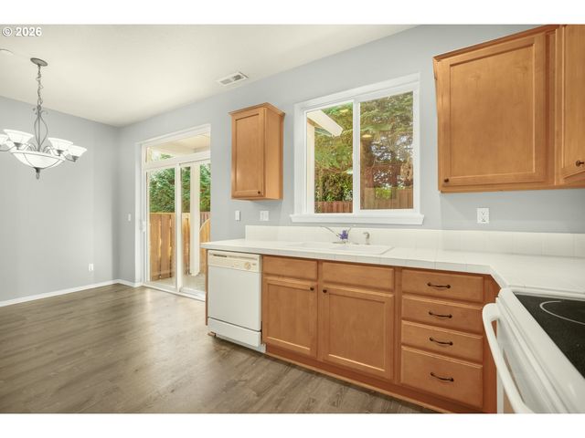 12675 Sw NIGHT HERON Ln 102, Beaverton, OR 97007