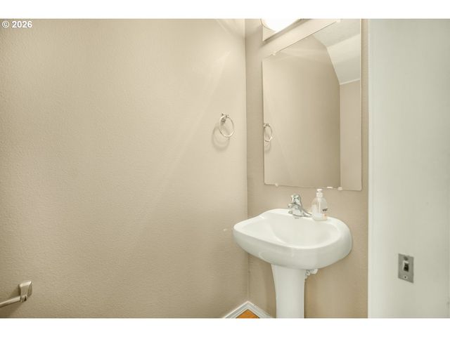 12675 Sw NIGHT HERON Ln 102, Beaverton, OR 97007